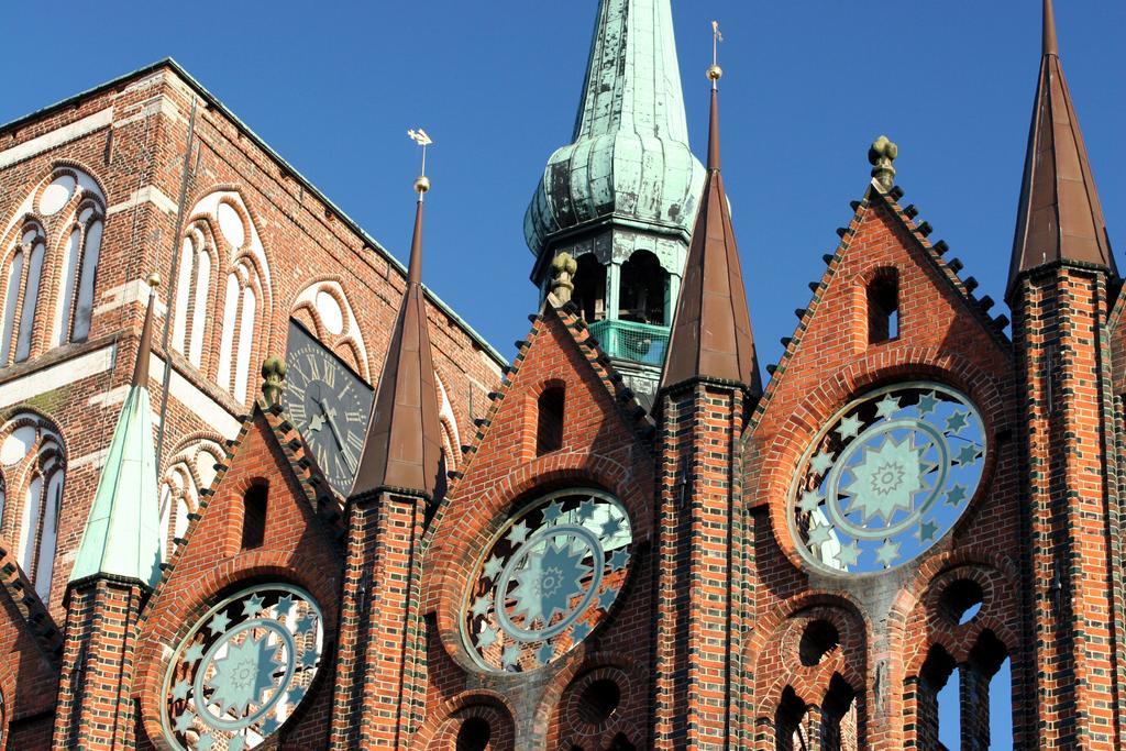 Pension Altstadt Moench In Top Lage Preis Inclusive 5 Prozent Bettensteuer Und Fruehstueck Stralsund Exterior foto